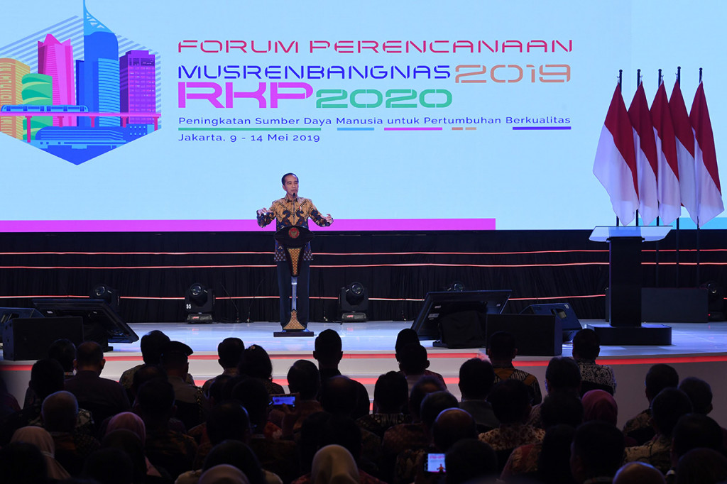 Dalam sambutannya, Jokowi mengatakan Indonesia memiliki peluang besar untuk menjadi negara ekonomi terkuat dunia bahkan di peringkat 4 atau 5 pada 2045.