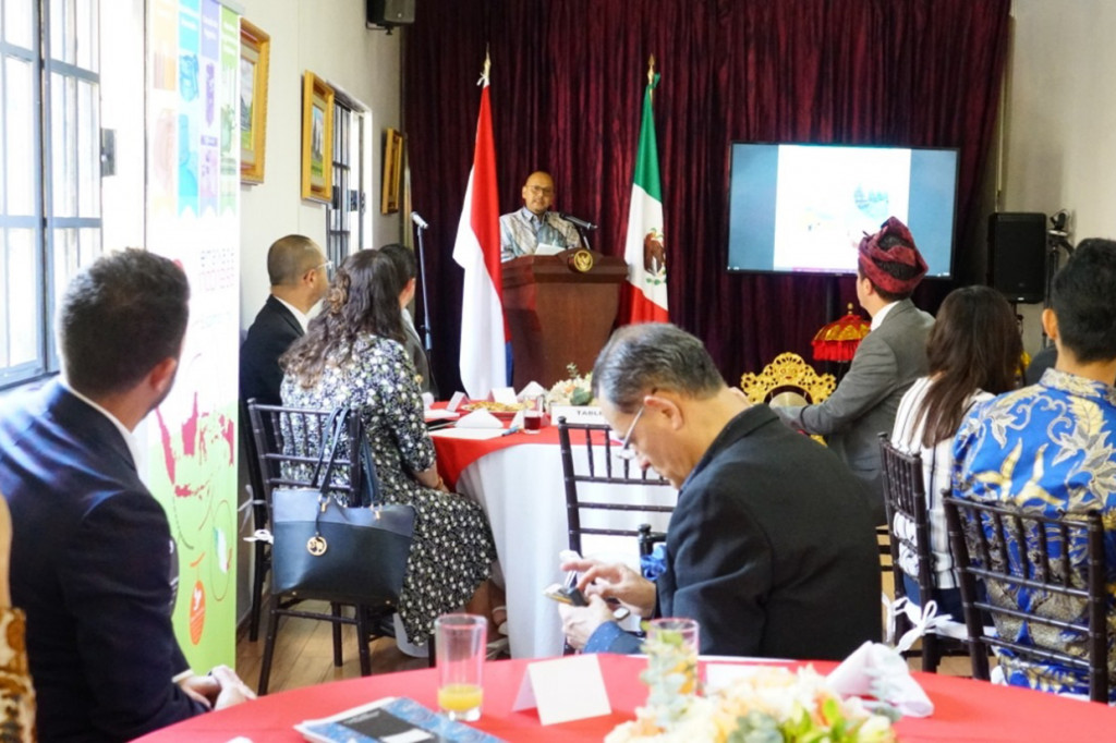 Dalam sambutannya, Duta Besar RI untuk Meksiko, Cheppy T. Wartono, mengulas peran penting agen perjalanan tidak hanya dalam menaikkan jumlah kunjungan wisatawan, namun juga mendorong naiknya tingkat perekonomian dan people-to-people contact yang pada akhirnya turut mempererat hubungan antara dua negara. 