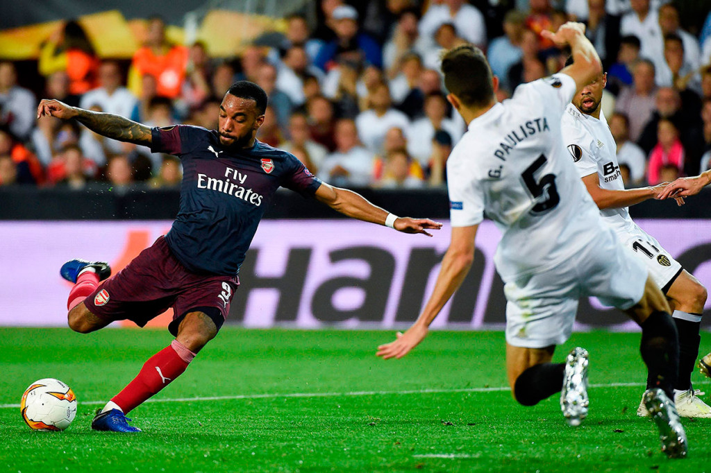 Arsenal justru berbalik unggul lewat sontekan keras Alexandre Lacazette dari dalam kotak penalti pada menit ke-50. Arsenal unggul agregat menjadi 5-2.