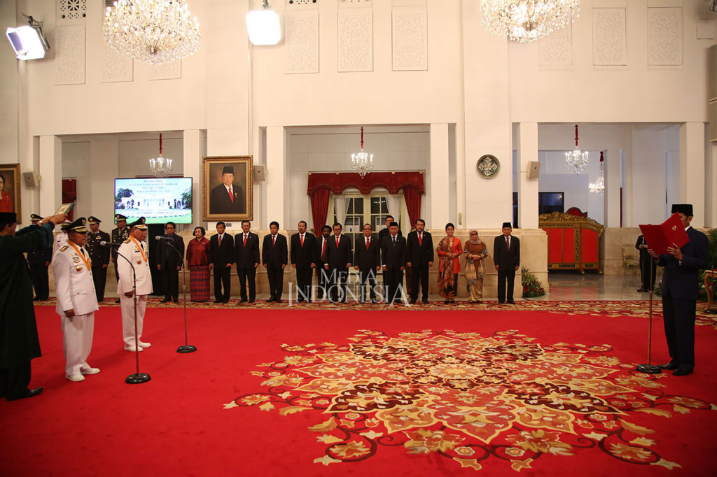 Seusai pembacaan Keppres, Presiden kemudian mengambil sumpah jabatan kepada Abdul Gani Kasuba dan Al Yasin Ali. 