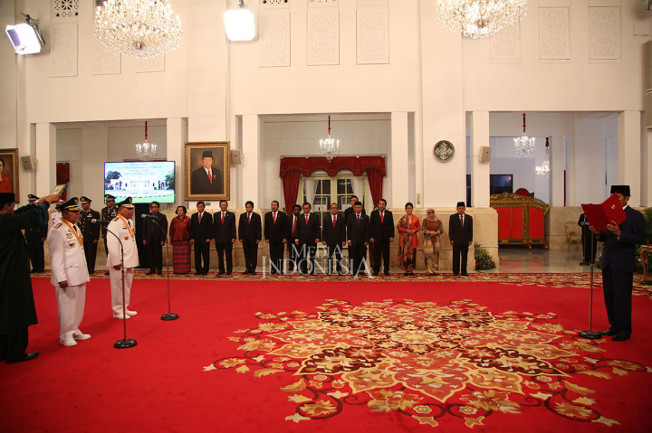 Seusai pembacaan Keppres, Presiden kemudian mengambil sumpah jabatan kepada Abdul Gani Kasuba dan Al Yasin Ali. 