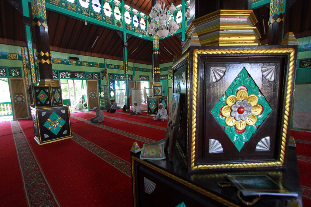 Masjid Sultan Suriansyah di Bajarmasin merupakan masjid bersejarah dan salah satu yang tertua di Kalsel. Masjid tersebut berbahan kayu ulin dan menjadi salah satu tujuan wisata religi di provinsi tersebut. Antara Foto/Bayu Pratama S