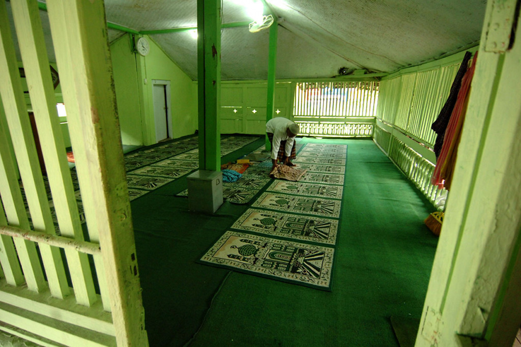 Masjid Istiqomah Pesengkongan Tegalsari, Tegal, Jawa Tengah. Masjid berbahan baku kayu yang didirikan oleh saudagar-saudagar Melayu pada 1820 itu merupakan masjid tertua di Kota Tegal, yang pernah dijadikan sebagai pusat pemberangkatan haji melalui jalur laut Pantai Utara sekaligus sebagai salah satu pusat syiar Islam. Antara Foto/Oky Lukmansyah