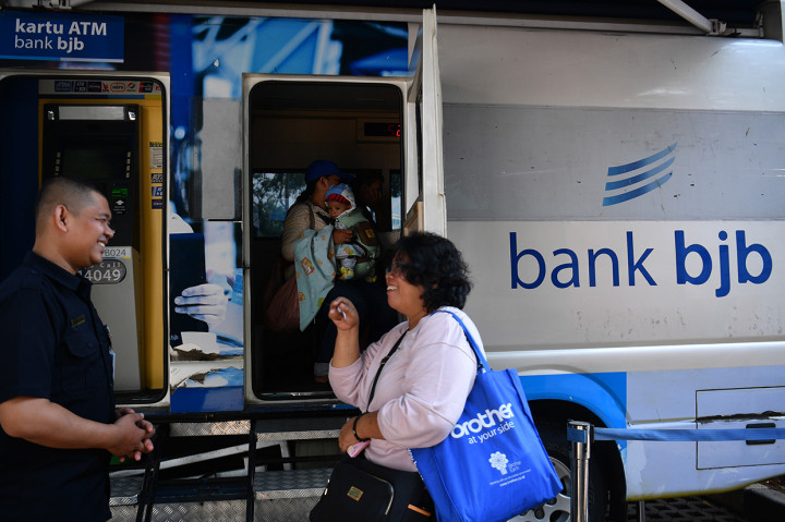Bank Indonesia dan bank umum menyelenggarakan penukaran uang baru dengan maksimal penukaran Rp3,9 juta per orang perhari mulai 13 Mei hingga 1 Juni 2019 guna membantu masyarakat mendapatkan uang pecahan selama Ramadhan dan kebutuhan Lebaran.