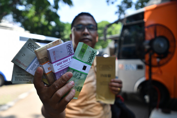 Penukaran bisa dilakukan dengan menukar paket terdiri dari pecahan uang Rp20.000 senilai Rp2 juta, pecahan uang Rp10.000 senilai Rp1 juta, pecahan uang Rp5.000 senilai Rp500 ribu, serta pecahan uang Rp2.000 senilai Rp400 ribu.
