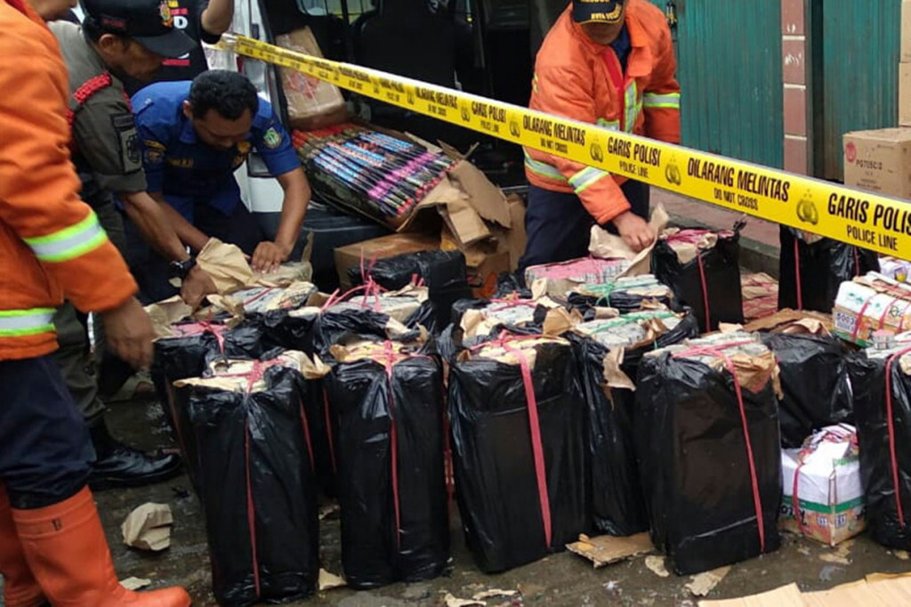 Data Polres Sukabumi Kota menyebutkan akibat ledakan petasan tersebut sebanyak lima orang mengalami luka-luka dan perkaranya masih proses penyelidikan. MI/Benny Bastiady