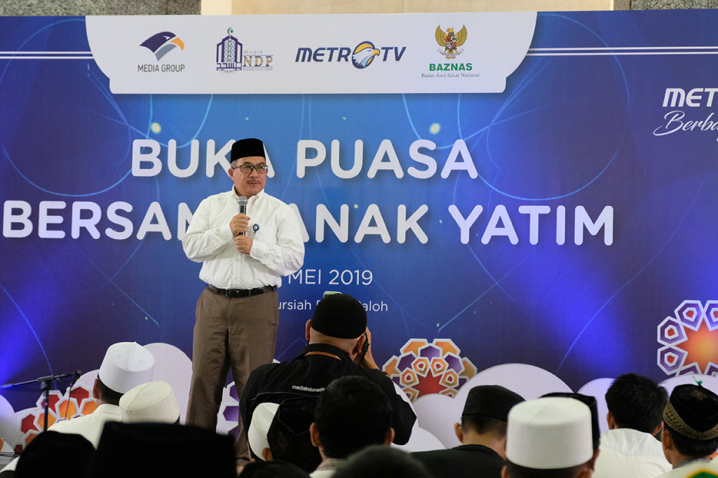 Presiden Direktur Metro TV Suryopratomo saat memberikan sambutan dalam acara Buka Puasa Bersama Anak Yatim di Masjid Nursiah Daud Paloh, Jakarta. Medcom.id/Adhiya Chalimi Nanda R