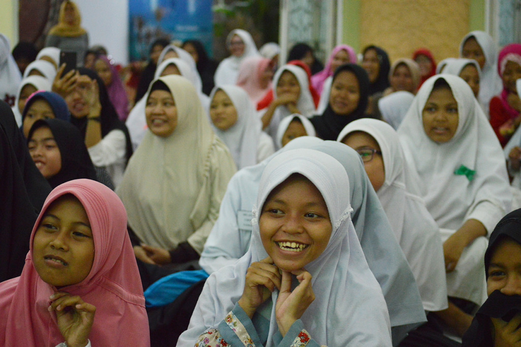 Suasana acara Buka Puasa Bersama Anak Yatim di Masjid Nursiah Daud Paloh, Jakarta. Medcom.id/Khalishah Nuramalina