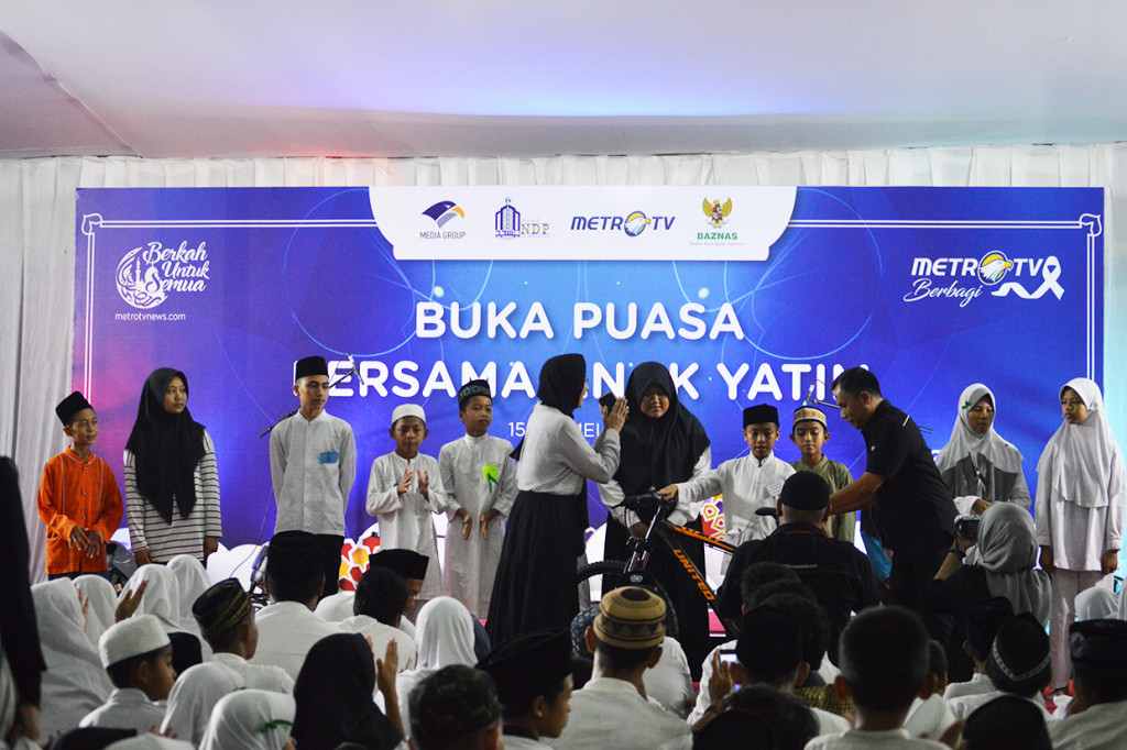 Selain itu, acara ini juga diisi dengan pertanyaan dan permainan untuk anak-anak dengan total hadiah 45 unit sepeda. Medcom.id/Khalishah Nuramalina