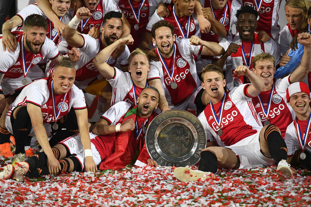Keberhasilan Ajax menjuarai Liga Belanda menambah koleksi gelar mereka menjadi dua buah pada musim ini. Sebelumnya, tim yang berjuluk I Lancieri itu berhasil memenangi gelar KNVB Beker (Piala Belanda).