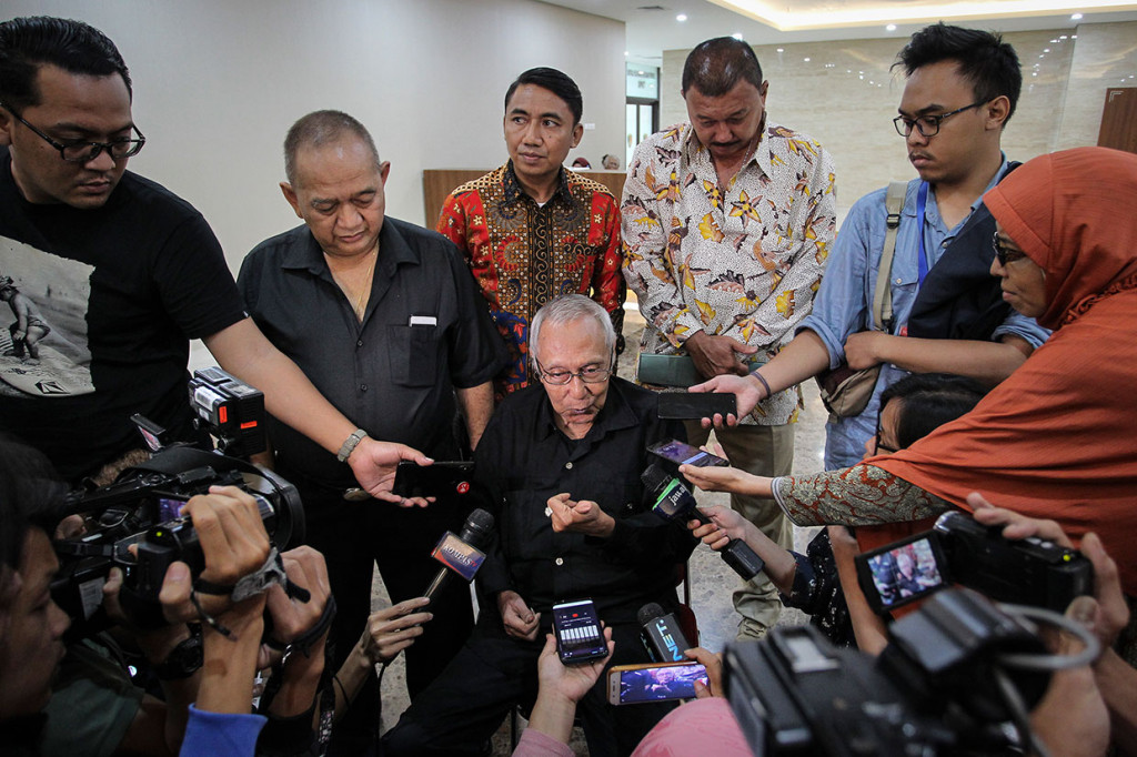 Politisi Partai Gerindra Permadi menjawab pertanyaan awak media seusai menjalani pemeriksaan di gedung Bareskrim Mabes Polri, Jakarta, Jumat, 17 Mei 2019.