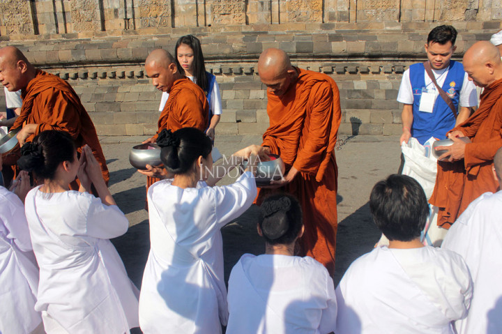 Koordinator Dewan Sangha Perwakilan Umat Buddha Indonesia (Walubi) Biksu Tadisa Paramita Mahasthavira mengatakan pindapata merupakan tradisi dari Sang Buddha. Tradisi pindapata, ujar dia, untuk mengalahkan ego yang sombong, supaya mereka hidup dengan dana makanan dari umat.    