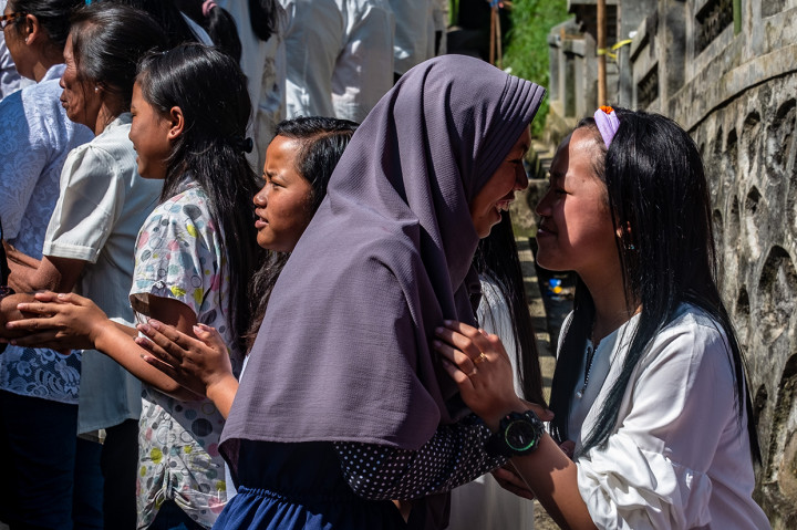 Hal ini sebagai wujud kesatuan dan persatuan masyarakat setempat dalam kerukunan antar umat beragama. 