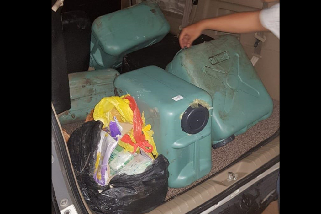 Deputi Berantas BNN Irjen Pol Arman Depari mengatakan, penggrebekan bermula dari informasi masyarakat kalau akan ada transaksi narkoba di wilayah Dumai-Riau. Empat penyelundup, Roni, Hari, Iwan, dan Radianto ikut ditangkap dalam penggerebekan tersebut.