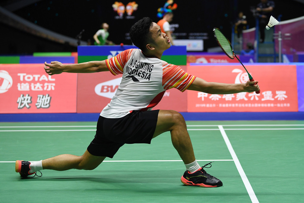 Anthony Sinisuka Ginting mengalahkan Tob Penty 21-9 dan 21-12 pada partai ketiga. 