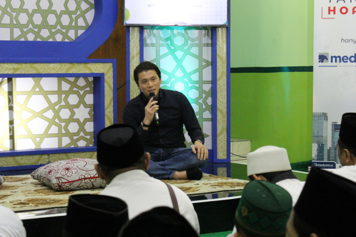 Reino Barack menghadiri acara 'KePo Buka Bareng Reino Barack' di Pondok Pesantren Asshiddiqiyah Pusat, Kedoya, Jakarta Barat.