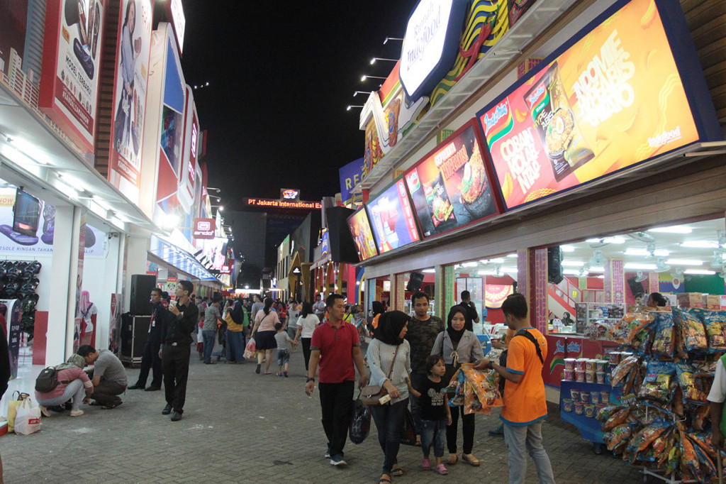 Sejumlah warga mengunjungi arena Jakarta Fair 2019 di JiExpo Kemayoran, Jakarta, Rabu, 22 Mei 2019. 