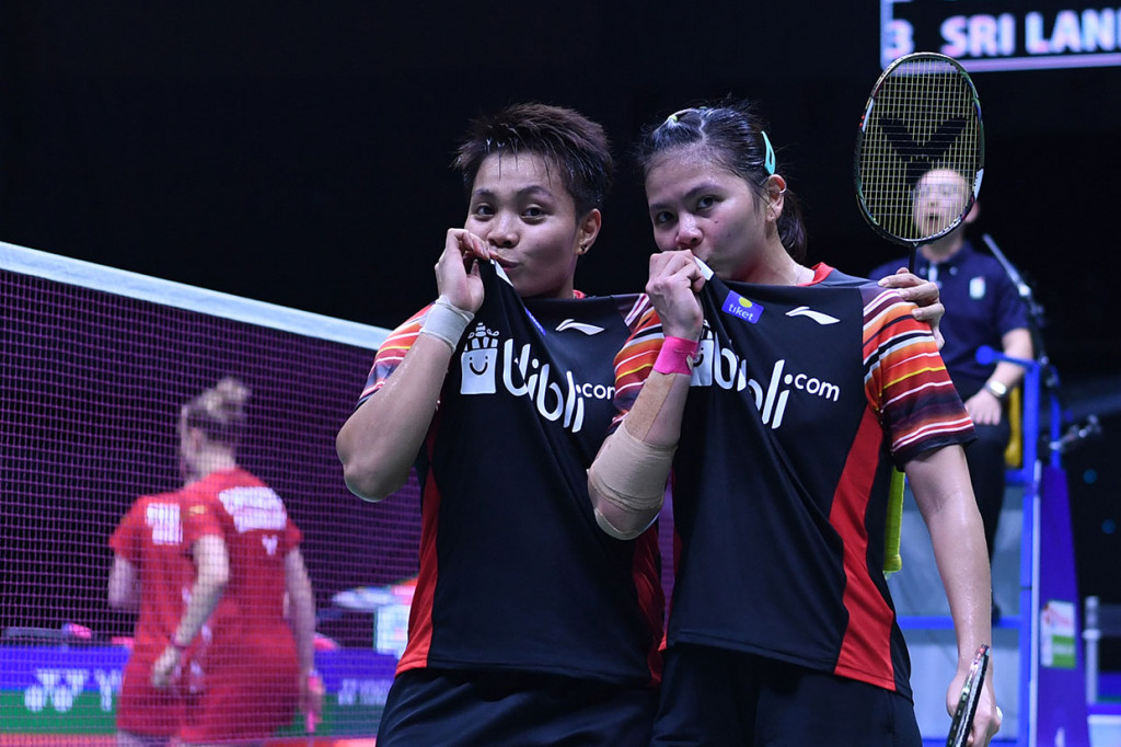 Ganda putri Greysia Polii/Apriyani Rahayu merebut tiket juara grup setelah menaklukkan ganda putri Denmark Maiken Freurgaard/Sara Thygesen 21-18 21-13 di Guangxi Sports Center Gymnasium, Nanning, China, Rabu, 22 Mei 2019.  