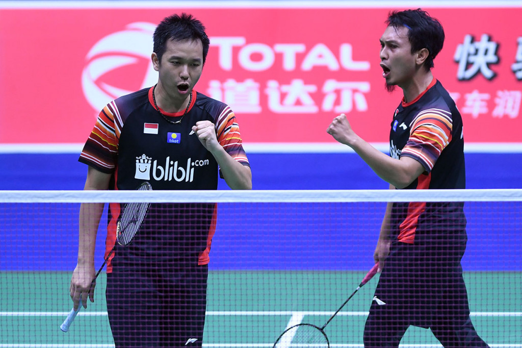 Sebelumnya, ganda putra Mohammad Ahsan/Hendra Setiawan mengemas satu poin bagi Indonesia usai mengalahkan Kim Astrup/Mathias Boe dengan skor 22-20 dan 21-14.
