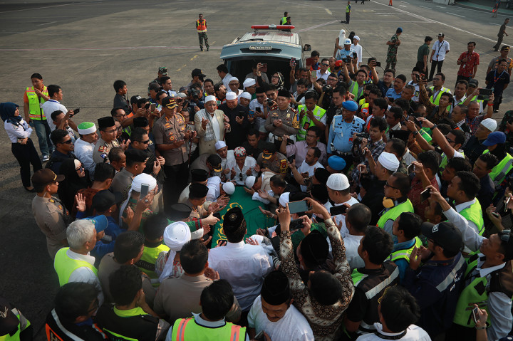 Arifin Ilham meninggal dunia di Penang, Malaysia pada Rabu 22 Mei 2019 pukul 23.20 waktu setempat karena sakit. 