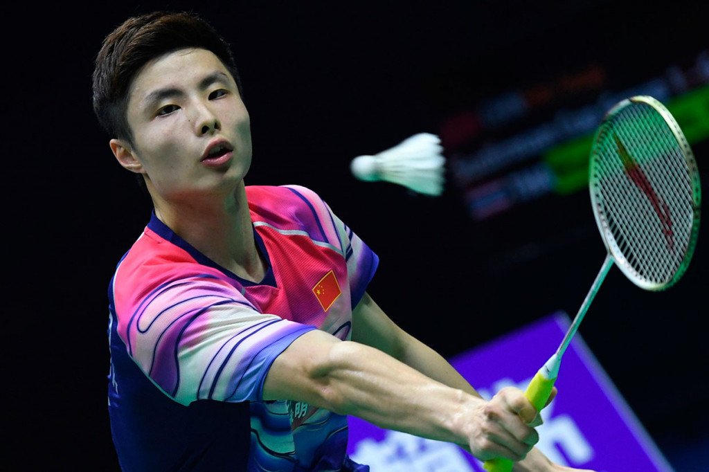 Tunggal putra Shi Yuqi mempersembahkan poin kedua untuk Tiongkok. Shi menang 21-15, 26-24 atas Kantaphon Wangcharoen.
