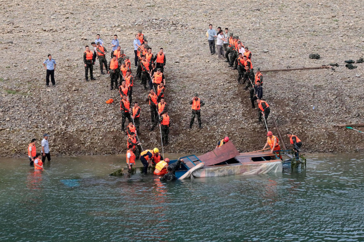 Sedikitnya 10 orang tewas dan tiga lainnya hilang akibat kecelakaan yang terjadi pada Rabu, 23 Mei tersebut. 16 orang lainnya berhasil diselamatkan. Operasi penyelamatan berlanjut pada Jumat, 25 Mei, sementara pemilik kapal telah ditahan.