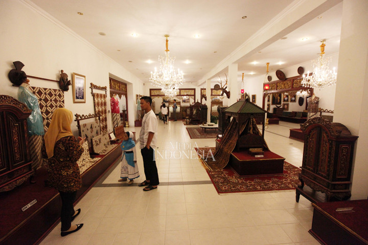 Museum ini mengusung tema “Batik: Pengaruh Zaman dan Lingkungan”.