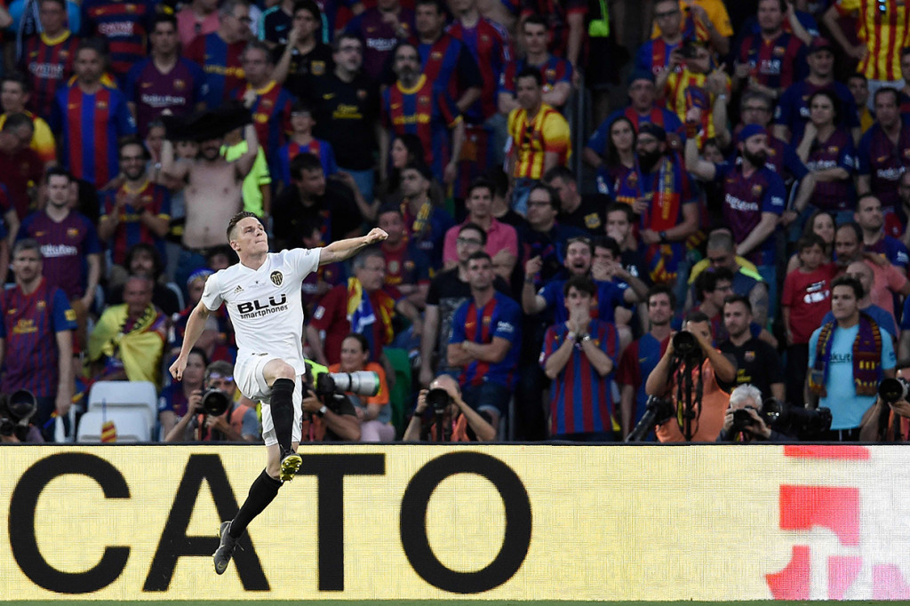 Gameiro membuka keunggulan Valencia di menit ke-21, memaksimalkan serangan cepat dari sisi kiri. Afp Photo/Pau Barrena