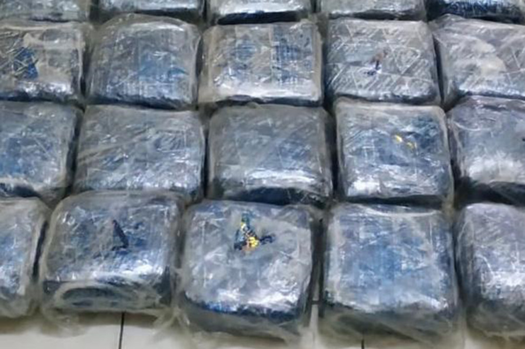 BNN menggagalkan pengiriman 35 kilogram sabu-sabu dari Aceh ke Jakarta di wilayah Merak, Banten.