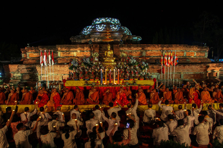 Candi Muara Takus pertama kalinya menjadi lokasi perayaan Hari Waisak secara nasional, meski setiap tahun selalu ada perayaan Waisak di sana. 

