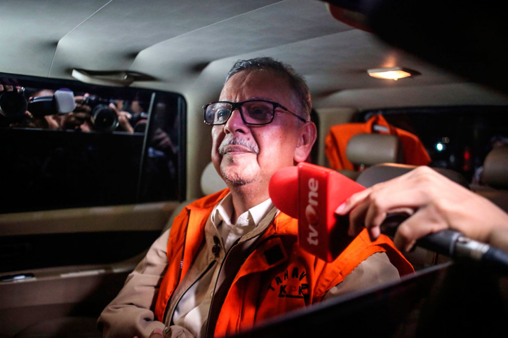 Sebelumnya, Sofyan tiba di gedung KPK Jakarta sekitar pukul 19.00 WIB setelah sebelumnya sempat menjalani pemeriksaan di Kejaksaan Agung (Kejagung) sebagai saksi kasus kapal pembangkit. Usai diperiksa, Sofyan mengaku akan mengikuti proses hukum di KPK. 