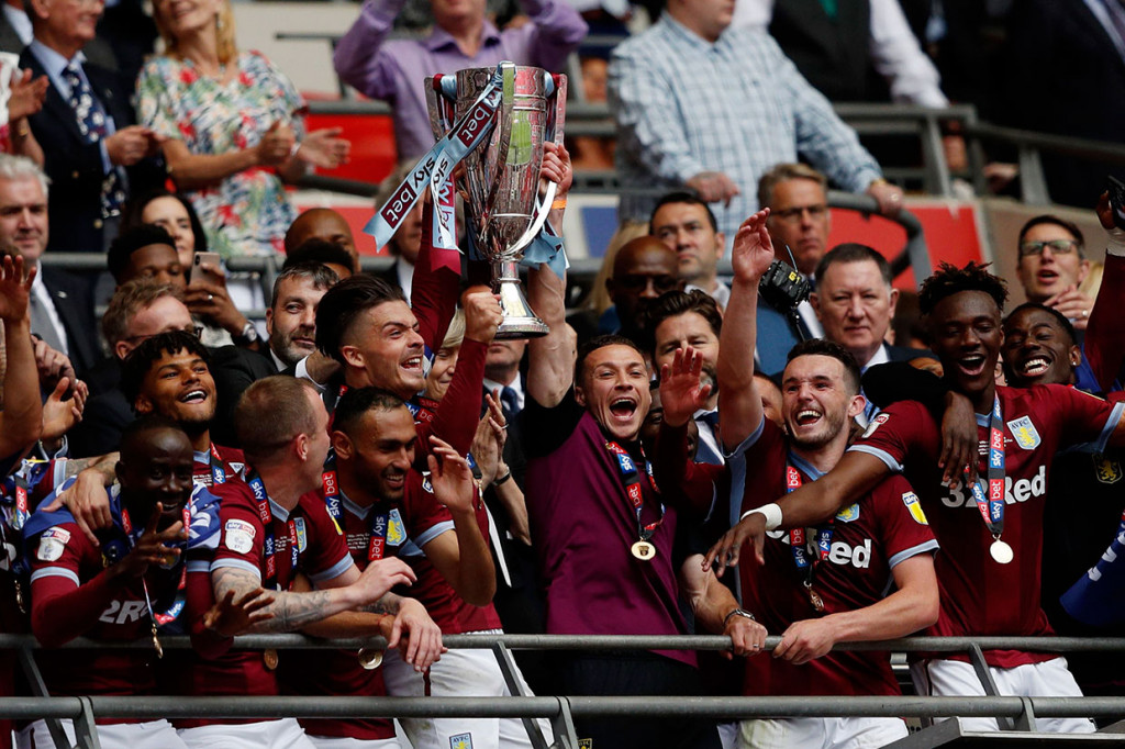 Aston Villa naik ke kasta tertinggi liga Inggris setelah menang tipis 2-1 atas Derby County pada babak final play-off Divisi Championship 2018--2019.