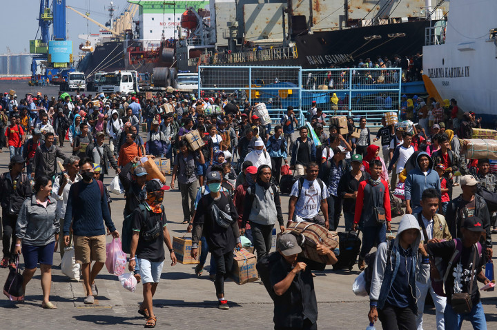 Kantor Otoritas Pelabuhan Utama Tanjung Perak Surabaya mencatat sejak H-15 (21 Mei 2019) sampai H-9 (27 Mei 2019) Lebaran 2019 jumlah penumpang di Pelabuhan Tanjung Perak sebanyak 17.383 penumpang turun, 7.722 penumpang naik dan 1.900 penumpang lanjutan. 
