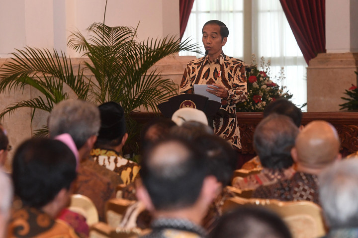 Presiden Joko Widodo menyampaikan ucapan syukur usai mendengarkan penyampaian laporan di Istana Negara, Jakarta.