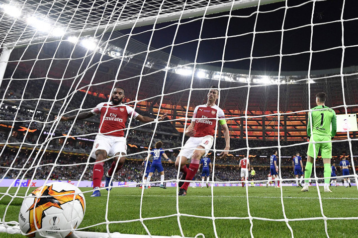 Arsenal berhasil memperkecil ketertinggalan lewat tembakan keras Alex Iwobi dari luar kotak penalti pada menit ke-69.