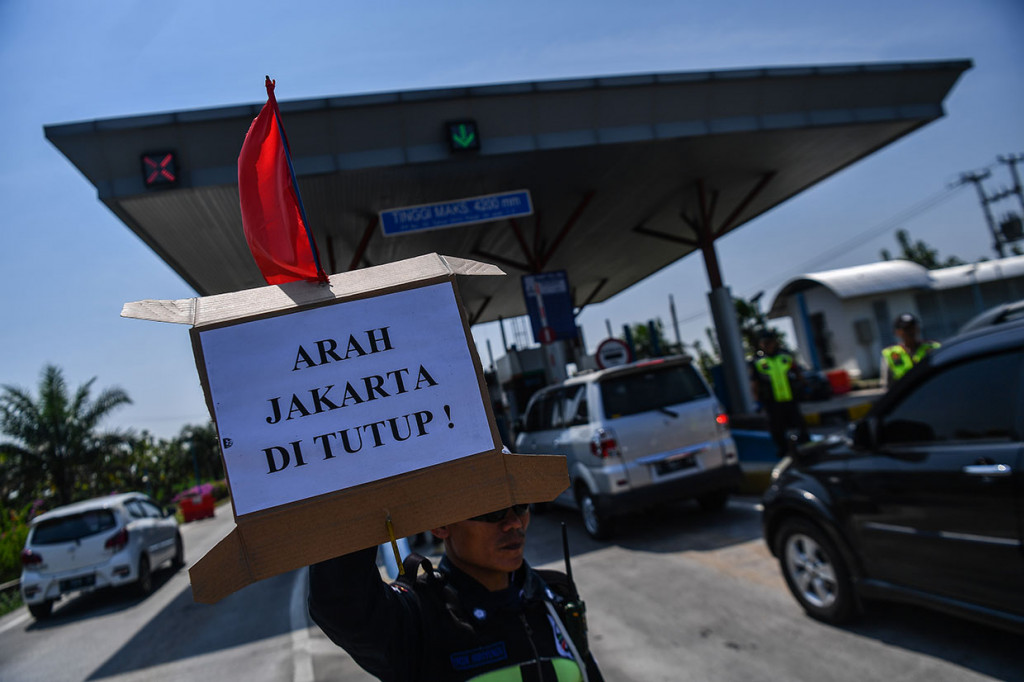 Sementara pada musim arus balik pada 8 Juni sampai dengan 10 Juni 2019, sistem 'one way' mengarah ke Jakarta diberlakukan mulai kilometer 263 Brebes Barat menuju kilometer 70 Cikampek Utama. Antara Foto/Sigid Kurniawan