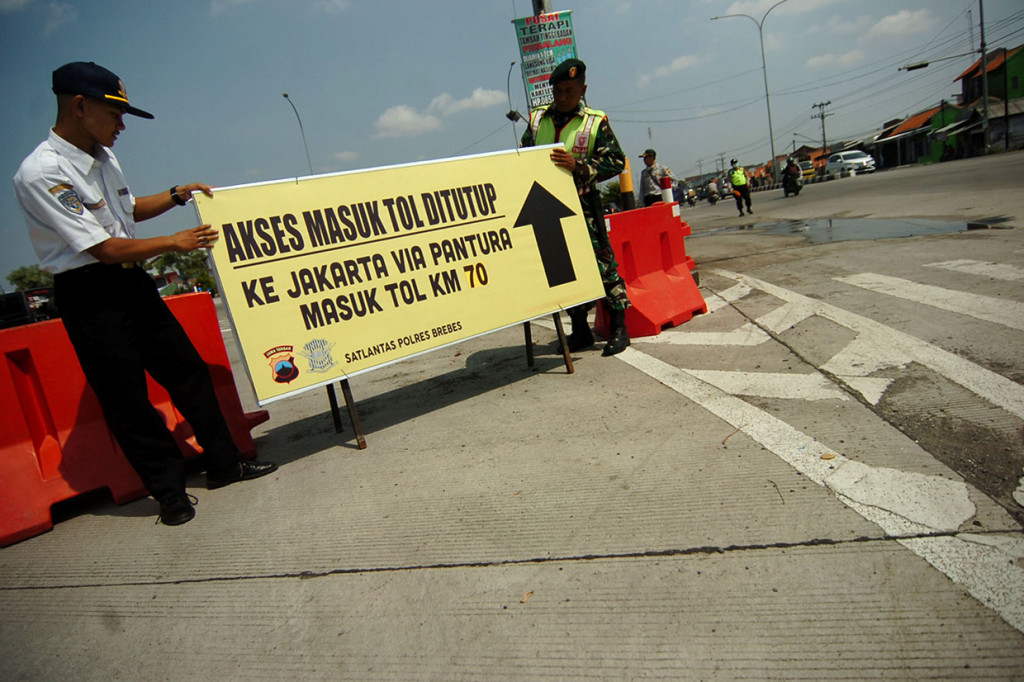 Sementara itu untuk kendaraan arah ke Jakarta diberikan sistem kontraflow satu lajur yang diberlakukan mulai kilometer 72 hingga kilometer 70 Tol Jakarta-Cikampek.