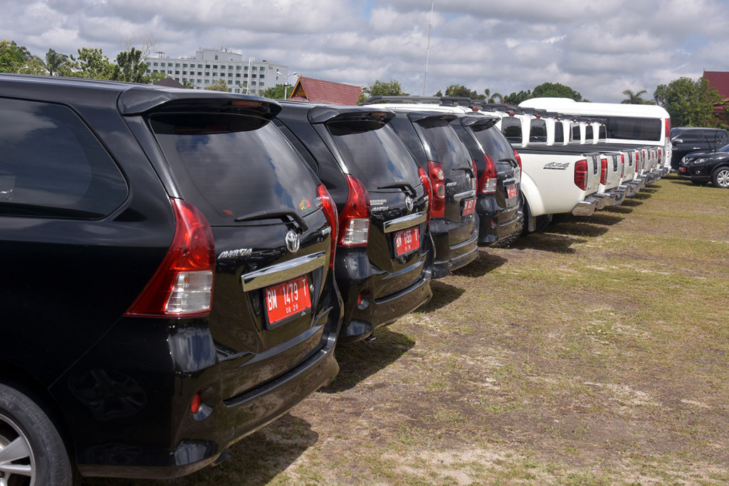 Sekitar 436 mobil dinas plat merah Pemprov Riau kini sudah 'dikandangkan' di rumah kompleks dinas gubernur karena penggunaannya dilarang selama masa cuti bersama Idul Fitri 1440 Hijriah.