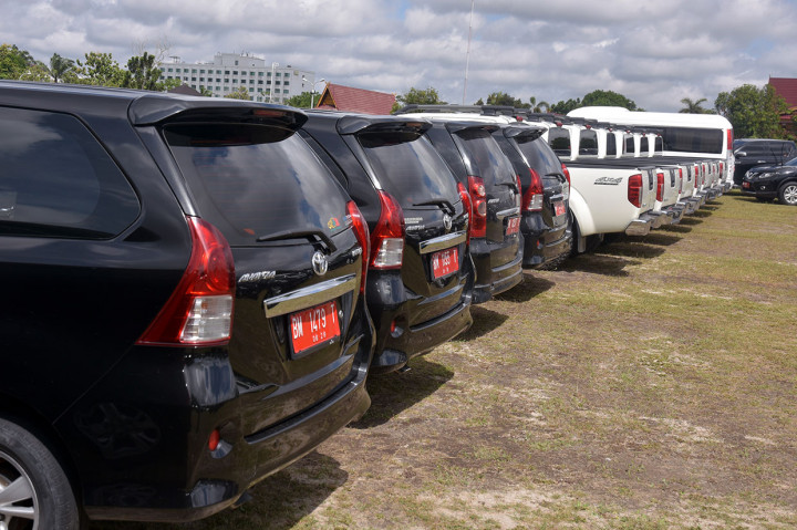 Sekitar 436 mobil dinas plat merah Pemprov Riau kini sudah 'dikandangkan' di rumah kompleks dinas gubernur karena penggunaannya dilarang selama masa cuti bersama Idul Fitri 1440 Hijriah.