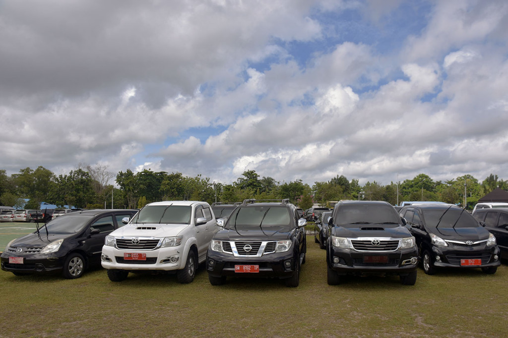 Larangan penggunaan mobil dinas Pemprov Riau dituangkan dalam Surat Edaran Nomor 88/SE/2019 yang ditandatangani oleh Wakil Gubernur (Wagub) Riau pada 22 Mei 2019. Ia menjelaskan surat edaran itu mempedomani surat pimpinan KPK tentang imbau pencegahan gratifikasi terkait hari raya keagamaan, dan Peraturan Menteri PAN-RB tetang pedoman peningkatan pelaksanaan efisiensi, penghematan dan disiplin kerja.