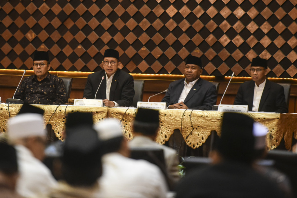 Menteri Lukman menyebutkan, dari pantauan hilal yang dilakukan, tidak ada satu pun yang berhasil melihat hilal.