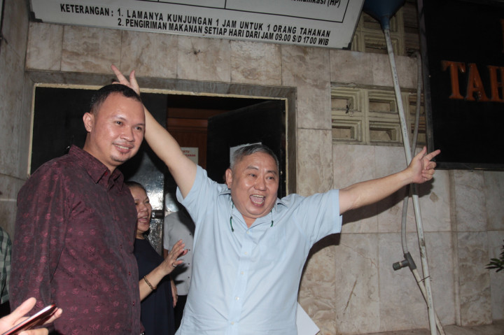 Meski begitu, Lieus tetap diwajibkan melapor seminggu sekali ke Polda Metro Jaya, yakni setiap hari Selasa.