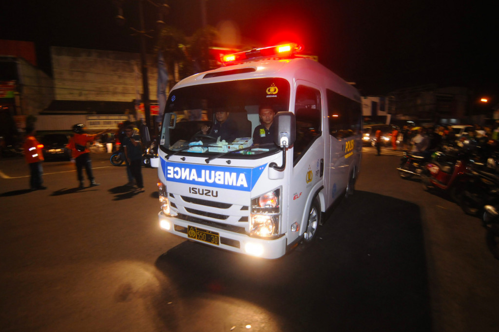 Terduga pelaku pembawa bom yang terjadi pada Senin malam tersebut kritis dan masih mendapat perawatan medis. Antara Foto/Aloysius Jarot Nugroho