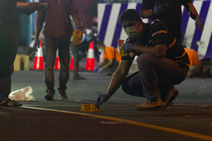 Tim Inafis Polres Sukoharjo melakukan olah tempat kejadian perkara ledakan di Pospam Tugu Kartasura, Sukoharjo, Jawa Tengah. Antara Foto/Aloysius Jarot Nugroho