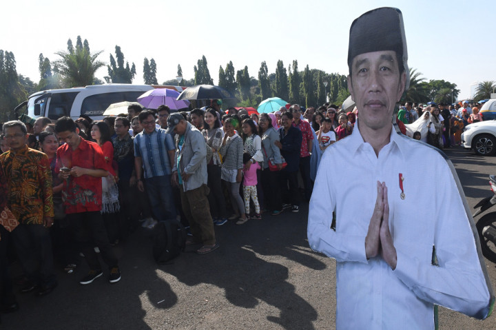 Setelah salat Id di Masjid Istiqlal, Presiden merayakan Idul Fitri 1 Syawal 1440 H dengan menemui masyarakat.