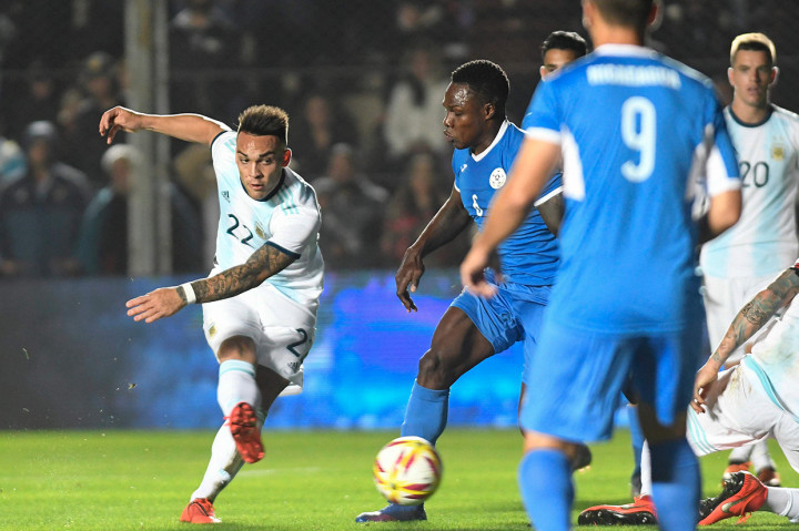 Lautaro Martinez kemudian mencetak gol Argentina pada menit ke-63. 