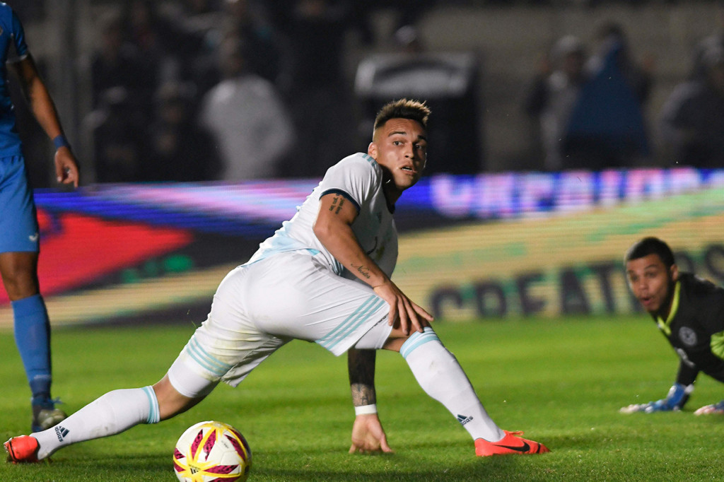 Roberto Pereyra membawa Argentina semakin menjauh dengan mencetak gol kelima untuk timnya. Ia memanfaatkan assist dari Rodrigo de Paul.