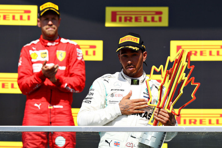 Meski finis kedua Lewis Hamilton bisa mengunci gelar juara GP Kanada setelah Sebastian Vettel (Ferrari) yang finis di posisi pertama mendapat penalti lima detik. Afp Photo/Mark Thompson