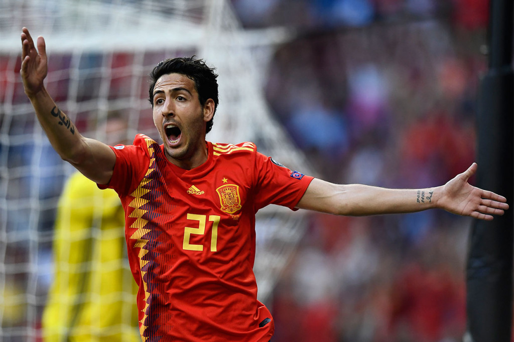 Dani Parejo berhasil menjebol gawang Swedia pada menit ke-16, namun dianulir wasit karena dalam posisi offside. 