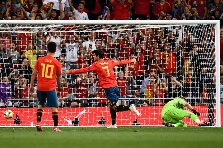 Pada menit ke-84 Alvaro Morata menggandakan keunggulan timnya lagi-lagi lewat titik putih setelah dirinya sebelumnya dilanggar Mikel Lustig.